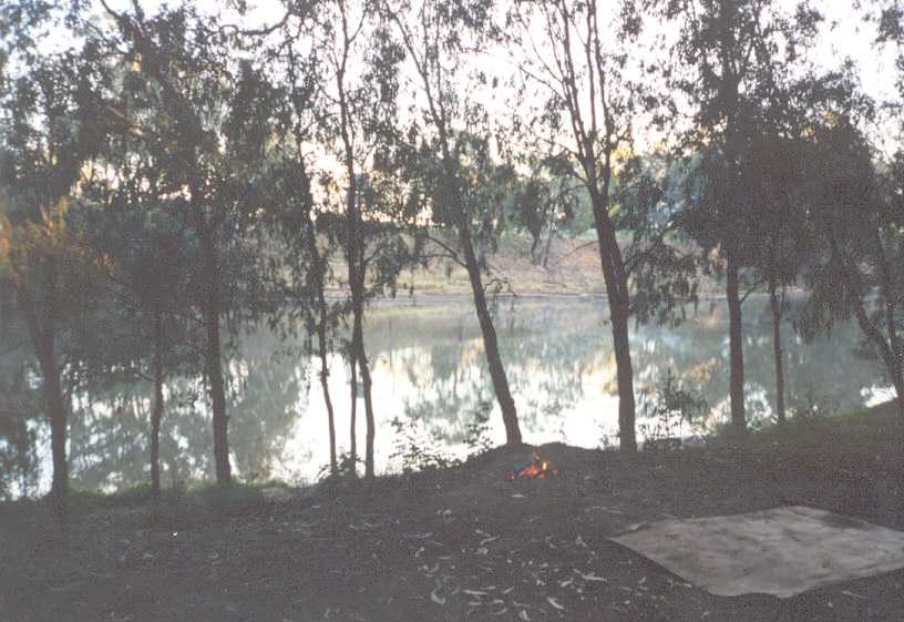 Campfire beside the Murray River at Piantas bend, near Echucha.