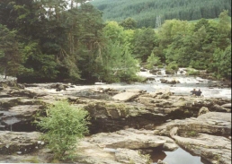 AJ27	The Falls of Dochart on Killin.