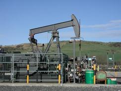 P20031030014	The Kimmeridge oil well. 