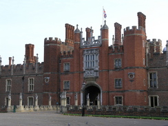 P2006B125960	Hampton Court Palace.