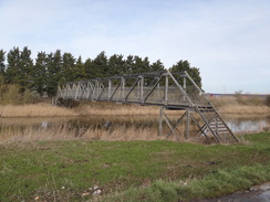P2018DSC08443	The footbridge across the Great Ouse.