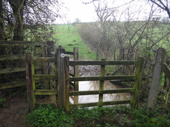 P2018DSC09589	A flooded gate by the railway line to the west of Gretton.