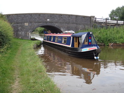 P2018DSC01739	A narrowboat at Wrexham Bridge.