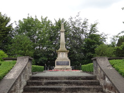 P2018DSC01834	A war memorial in Whitchurch.