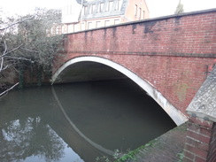 P2018DSC06635	A bridge over the River Gipping near Stowmarket station.