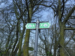 P2019DSCF2748	This signpost is wrong!