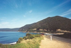 AE35	Looking east along the Great Ocean Road leaving Lorne and going into the Ottoway Ranges.