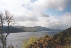 AR11	The view southwest along Loch Ness.