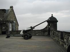 P6080056	The one o'clock gun at Edinburgh Castle.
