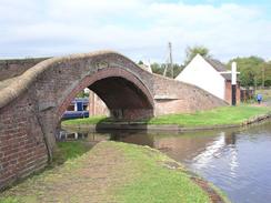 P2003A049619	The bridge at the junction of the Staffordshire and Worcestershire and Trent and Mersey Canals.