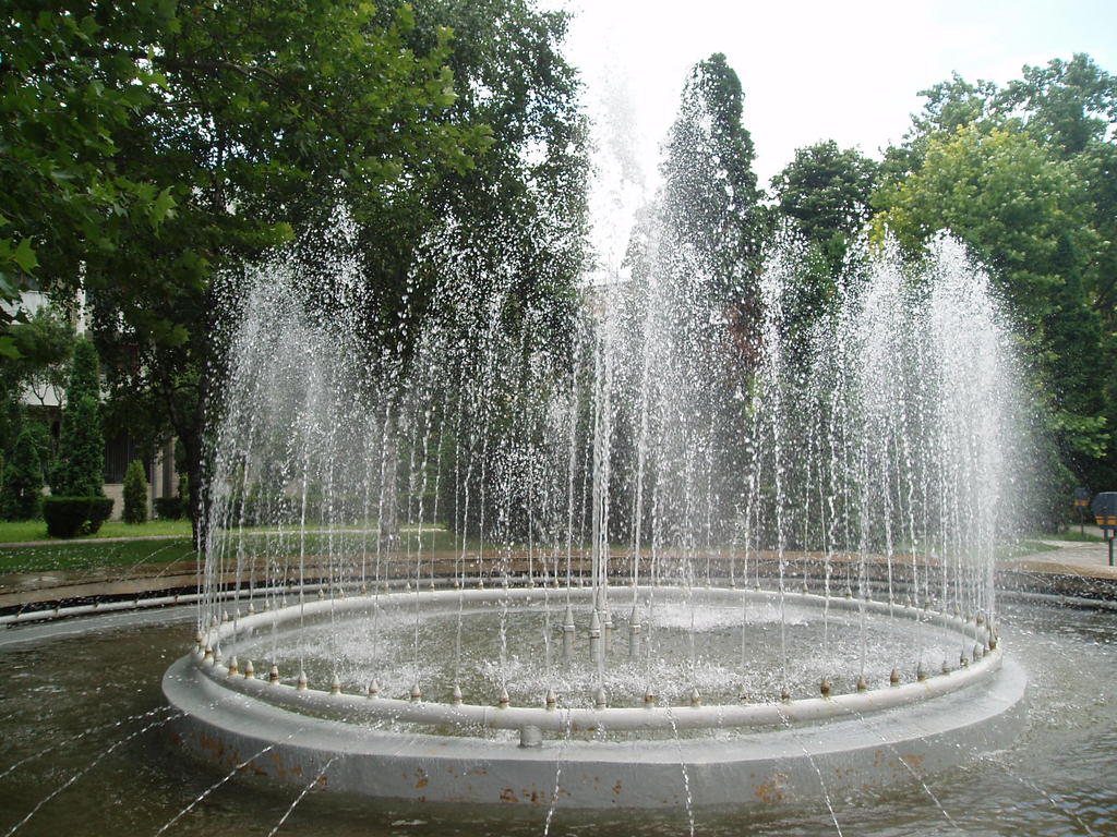 The fountain outside the hotel in Iasi.