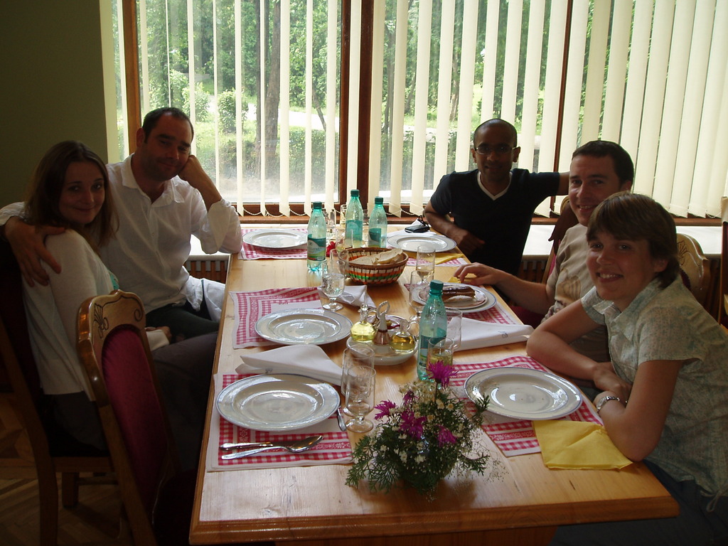 More guests at a late breakfast on Sunday.