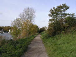 P2006B125997	Following the towpath northwards.