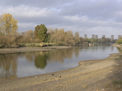 P2006B126056	Looking down the Thames towards Brentford.
