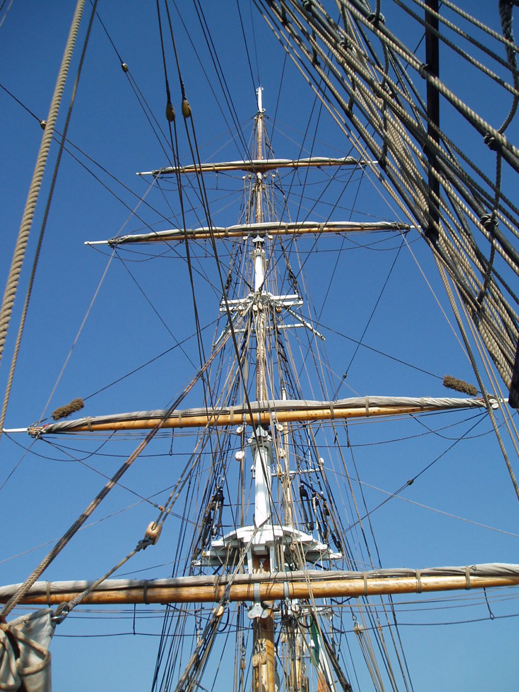 The main mast of the Jeanie Johnston.