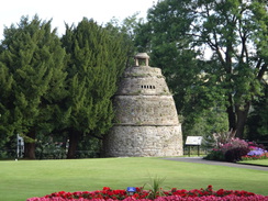 P2018DSC03450	A beehive dovecot in Linlithgow.