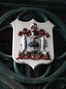 P2018DSC03887	A coat of arms on the Great Western Bridge over the Kelvin.