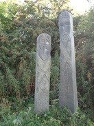 P2018DSC04532	Two stone markers near Wilson.