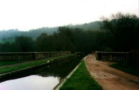 I08	Looking north along Avoncliffe Aqueduct